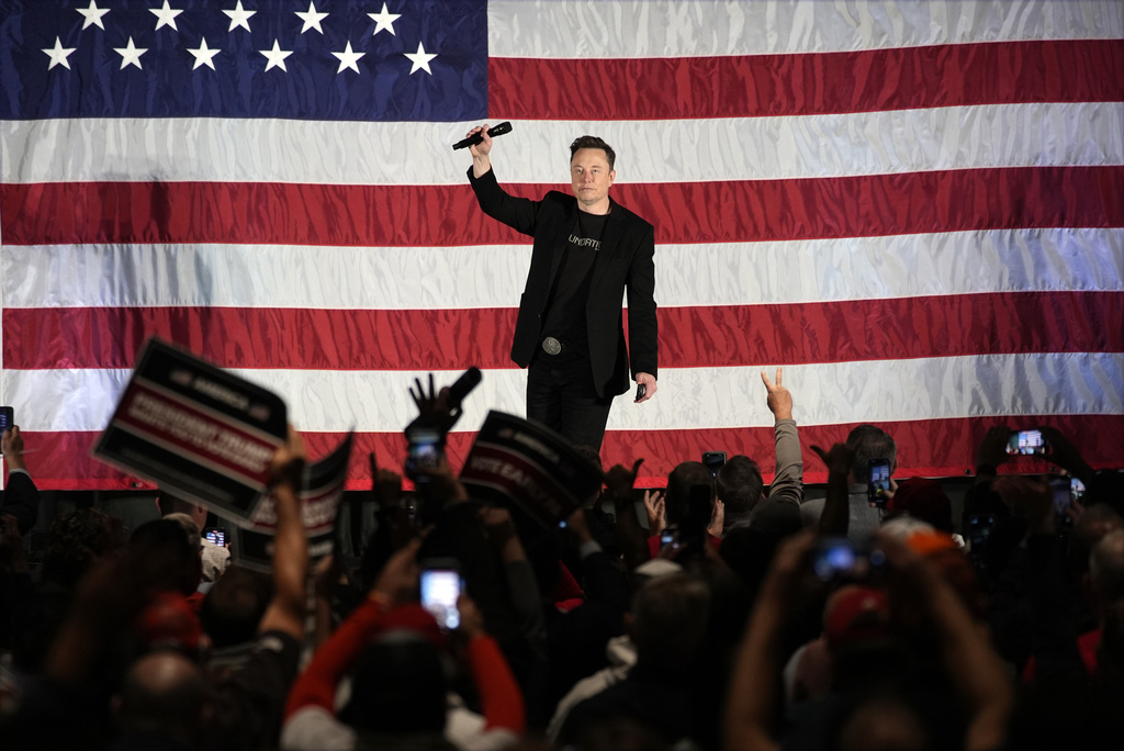 Elon Musk holds his first solo event in support of Trump in the ...